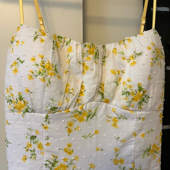 Ruby Rox Sz 11 Junior size White and Yellow lined dress. The dress is textured. - Picture 11 of 11